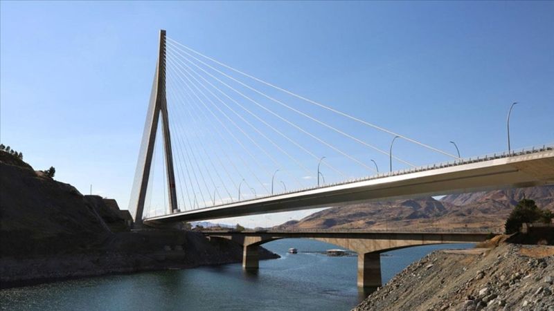 Kömürhan Köprüsü'nden geçen vatandaşın övgüsü