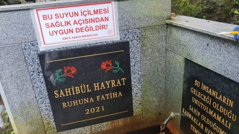 Rize'de zehirli çıkan suya asılan uyarı yazısı söküldü