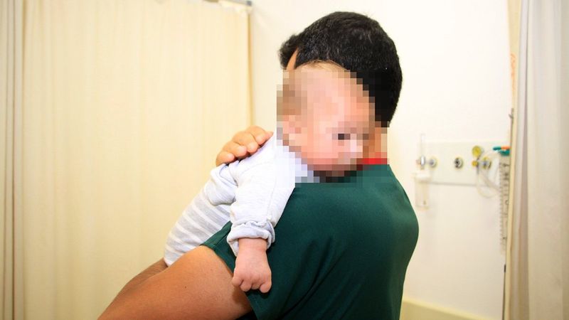 Manisa'da baba, eşini bıçakladıktan sonra çocuğunuda hastaneye bırakıp kaçtı