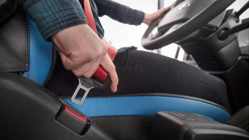 Otobüs ve minibüslerde emniyet kemeri takmak zorunlu oldu