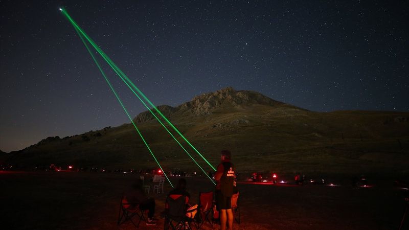 Antalya Gökyüzü Gözlem Etkinliği'nde meteor yağmuru izlendi