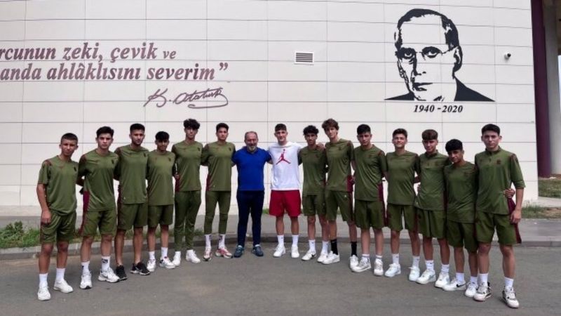 Ahmetcan Kaplan, altyapıdaki gençlerle vedalaştı