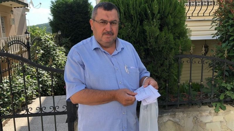 Bilecik'te dut ağacından asılı 5 TL’yi görünce duygulandı