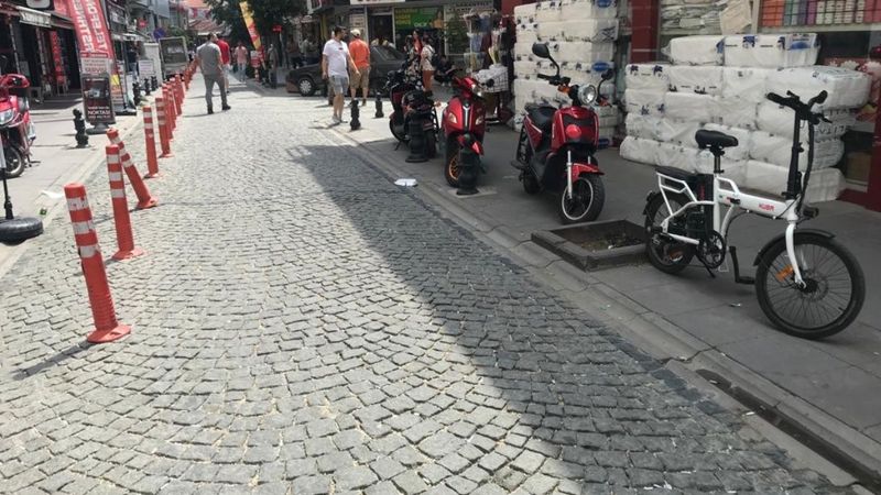 Eskişehir'de motosikletler yaya yolunu işgal etti
