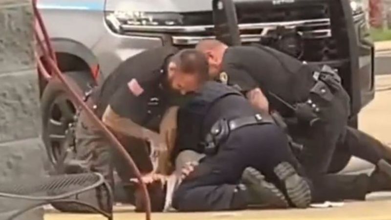 ABD'de polis şiddeti: Kafasını beton zemine vurup yumruklarla saldırdılar