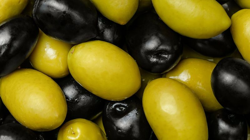 Siyah zeytin mi yeşil zeytin mi? Hangisi daha sağlıklı?