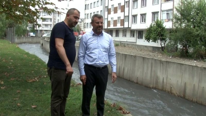 AK Parti Esenyurt İlçe Başkanı sel bölgesinde