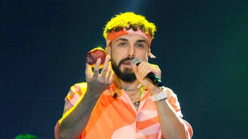 Sefo'nun elmasını kapmak isteyen hayranlar birbiriyle savaştı