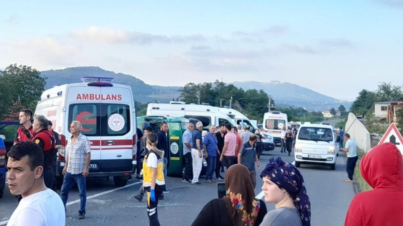 Ordu'da yolcu minibüsü kaza yaptı: 17 yaralı