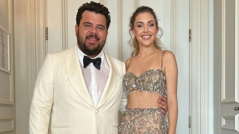 Berfu Yenenler ile Eser Yenenler'in düğün pozuna yorum yağdı