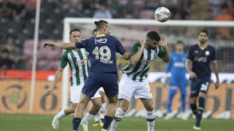 Konyaspor taraftarı Ali Koç'a bakarak dans etti