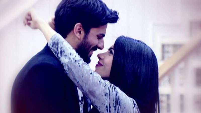 Kısmetse Olur'un Didem'i minicik elbisesi ile bacak şov yaptı! 