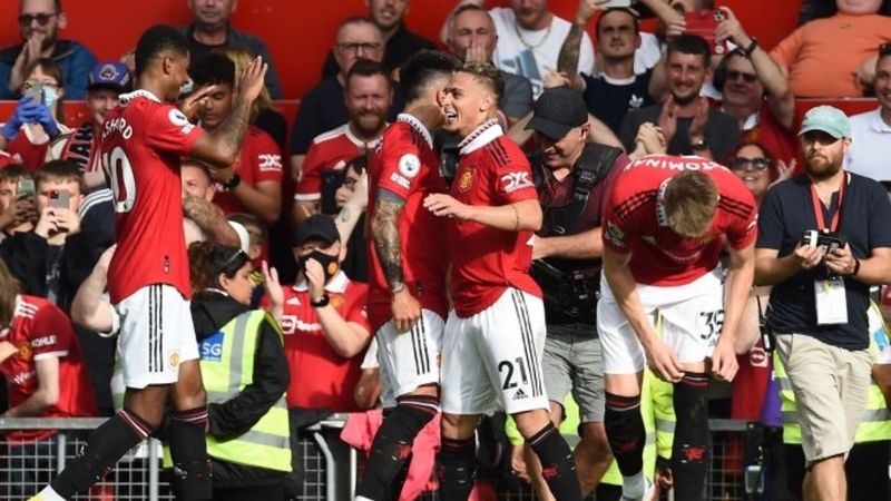 Dev maçta Manchester United, Arsenal'i devirdi