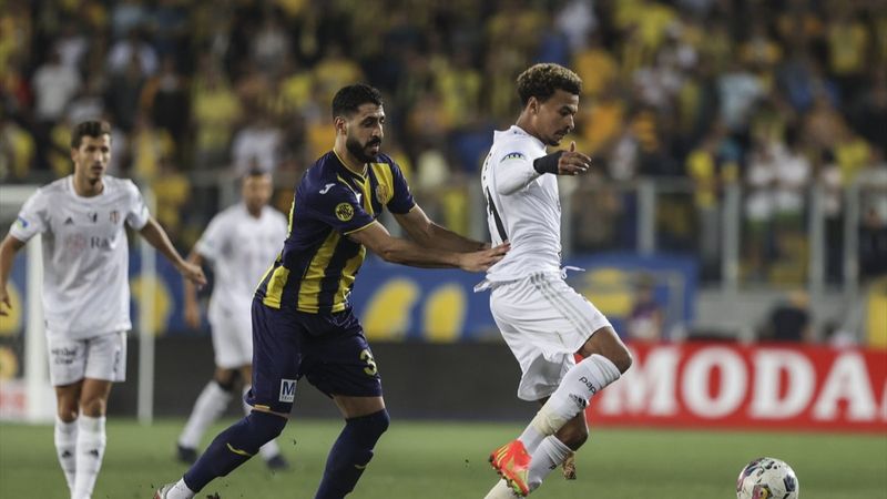 Dele Alli siftah yaptı