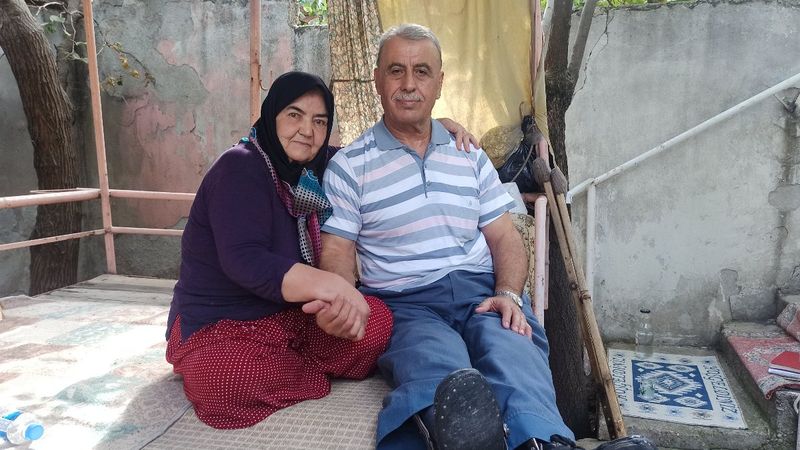 Kahramanmaraş'ta 37 yıldır yatalak eşine bebek gibi bakıyor