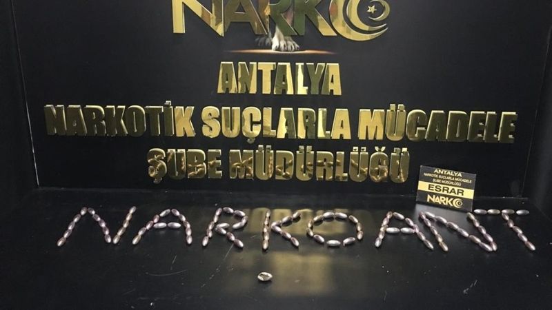 Antalya'da, Faslı yolcunun midesinden 100 kapsül esrar çıktı