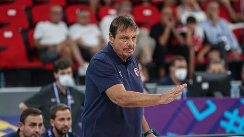 Ergin Ataman'dan basın toplantısını bitiren görevliye tepki