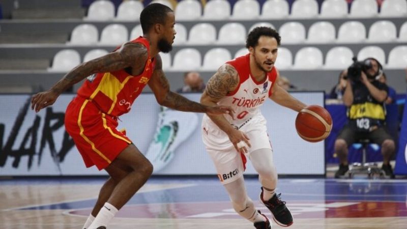 12 Dev Adam, İspanya'ya mağlup oldu