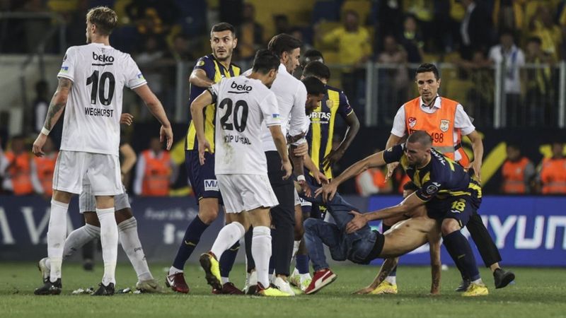 Josef de Souza'ya ekstra ceza verilmedi
