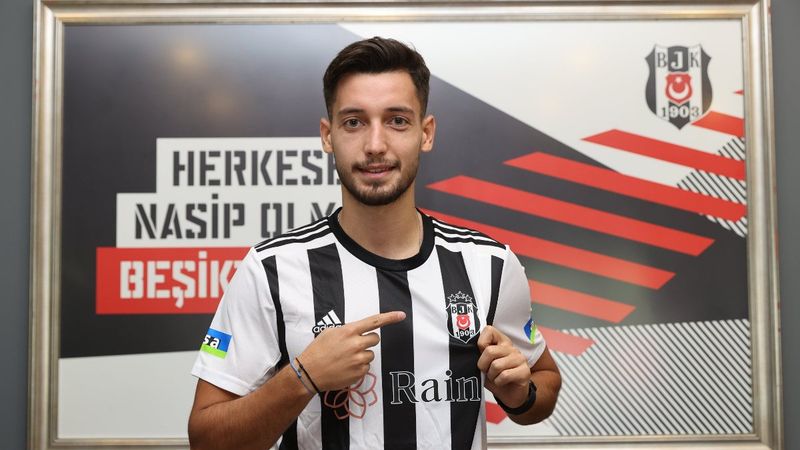 Beşiktaş'ta Tayyip Talha Sanuç formayı giydi