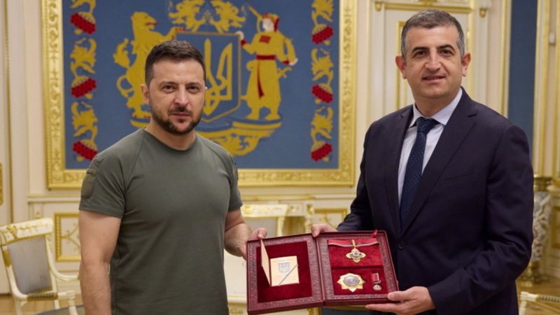 Vladimir Zelensky, Haluk Bayraktar’a devlet nişanı takdim etti