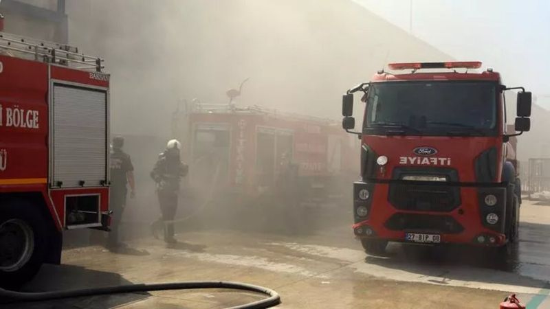 Gaziantep'te fabrikada yangın: 5 işçi dumandan etkilendi