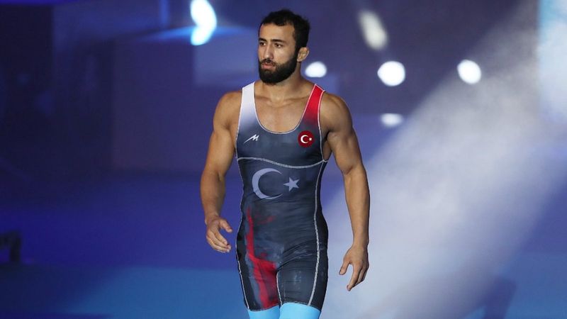 Milli güreşçi Burhan Akbudak dünya şampiyonu oldu