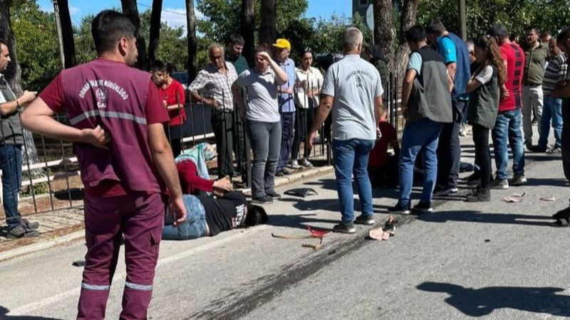 Denizli'de otomobil elektrikli bisiklete çarptı: 2 yaralı