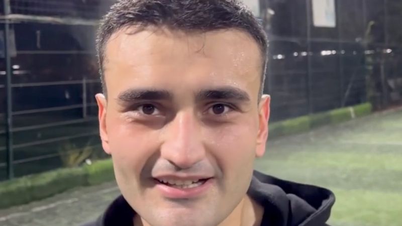 CZN Burak halı sahada ter attı