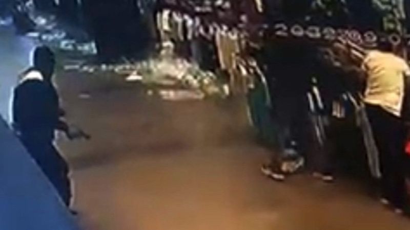 Eminönü'ndeki yer altı çarşısındaki silahlı kavga kamerada