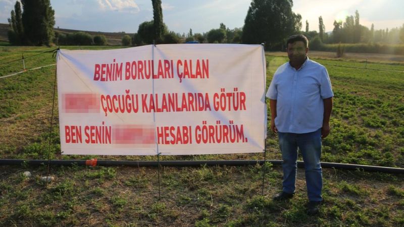 Afyonkarahisar'da hırsızlara kızan adamdan şaşkına çeviren pankart