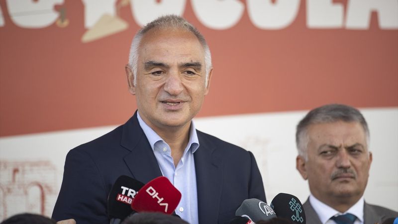 Mehmet Nuri Ersoy, Türkiye’nin turizmdeki kişi başı gelir rekorunu paylaştı