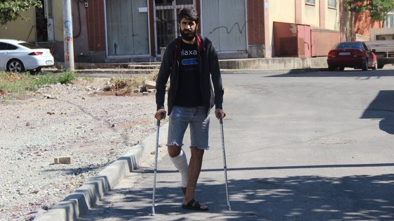 Kocaeli'de akrabalarının darbettiği şahıs şimdi de ayağından vuruldu