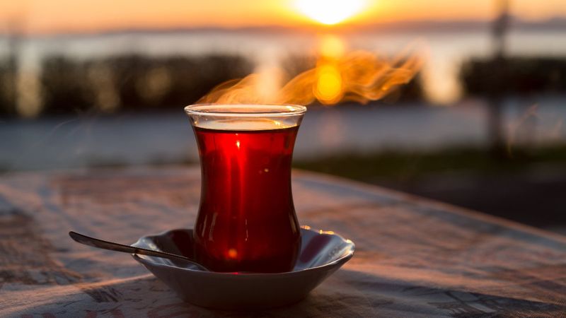 Çok fazla çay içmek kötü mü? Günde ne kadar çay içilir?
