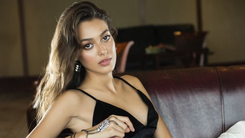 Dilan Çiçek Deniz aşka geldi... 