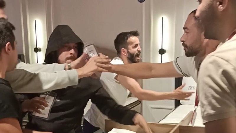 Ordu'da, mağazada indirimli telefon izdihamı