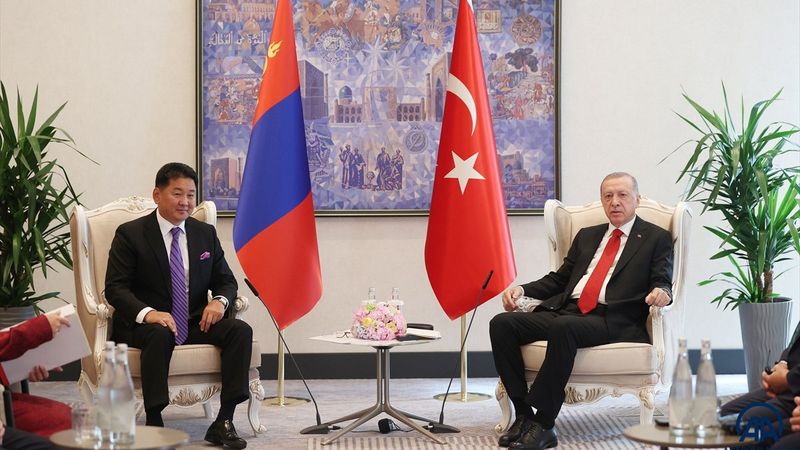 Cumhurbaşkanı Erdoğan, Moğolistan Cumhurbaşkanı Khurelsukh ile bir araya geldi