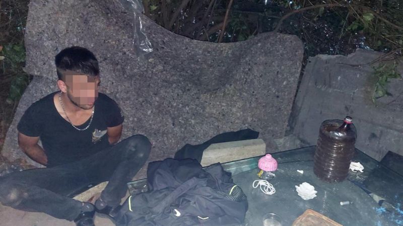 Sakarya'da ağaçlık alanda saklanan genç, uyuşturucuyla yakalandı