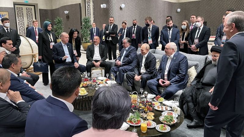 Cumhurbaşkanı Erdoğan, zirveye damga vuran fotoğrafı yorumladı