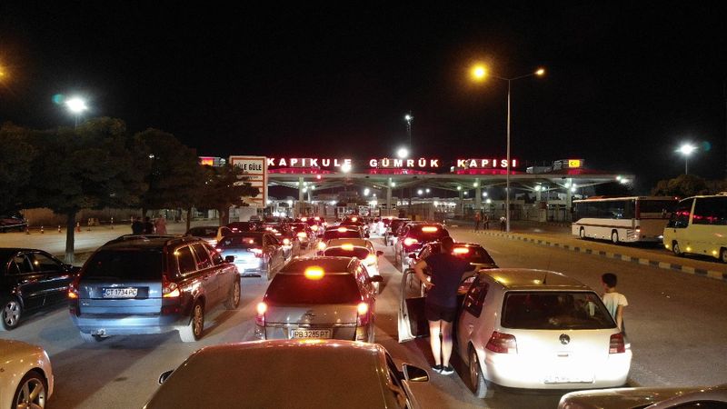 Bulgarlar, Kapıkule Sınır Kapısı'nda yoğunluk oluşturdu