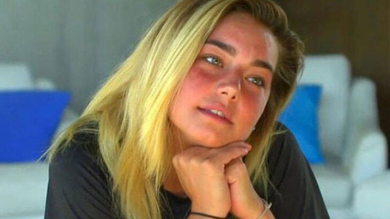 Aycan Yanaç'tan hem göbek hem göğüs dekoltesi... 