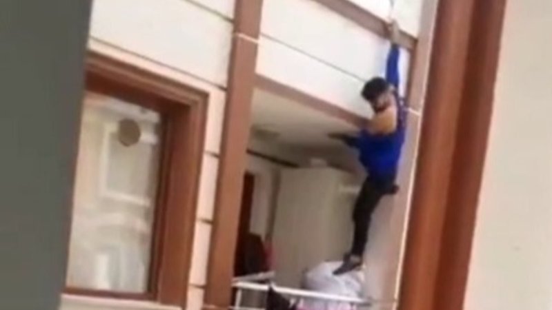 Başakşehir’de ev basan şahsın, balkondan kaçtığı anlar