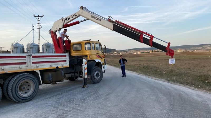 Karabük'te vinçle gelin arabasının önünü kesti