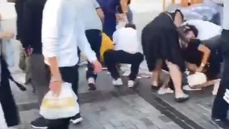 Eminönü'nde paraları havaya saçıp gitti