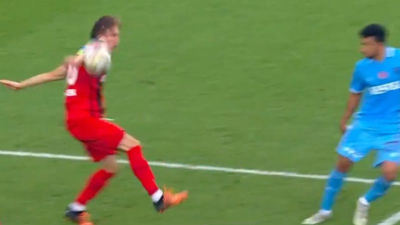 Trabzonspor - Gaziantep FK maçında tartışılan penaltı pozisyonu