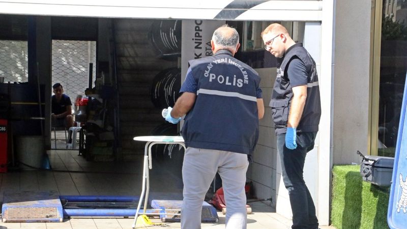 Antalya'da eski eşinin iş yerini yakan kadın böyle görüntülendi