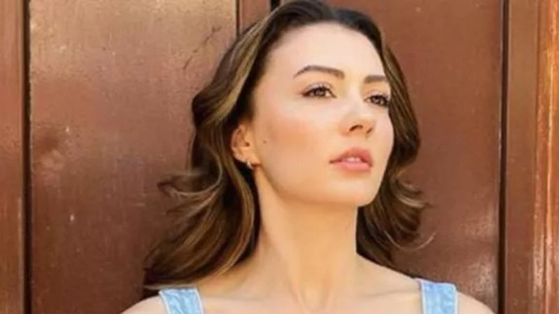 Burcu Özberk bikinisiyle sosyal medyaya damga vurdu! 'Bu kadar cesur olamazsın'