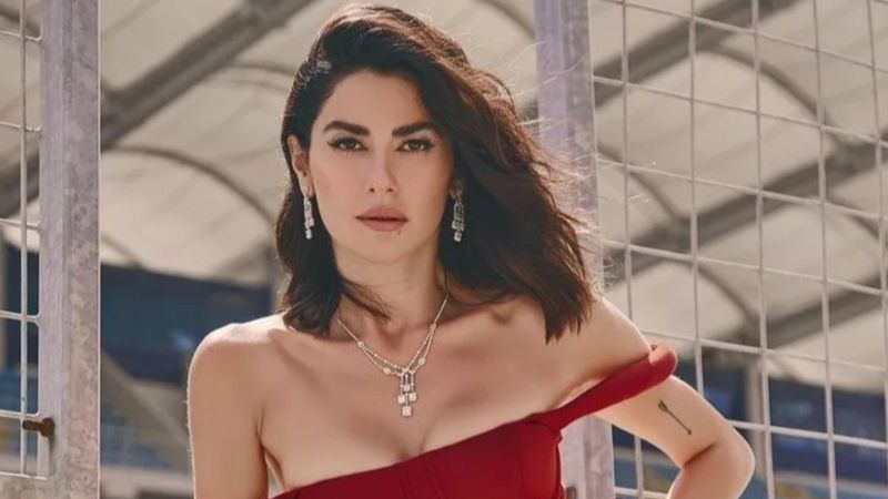 Yasak Elma'nın Şahika'sı leopar mayosuyla plajı yaktı! 'Doğdu güneşim'