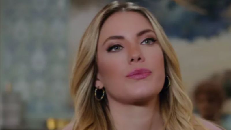 Yasak Elma'nın Yıldız'ı esmerleri utandırdı...İncecik kaşlarıyla oldu!