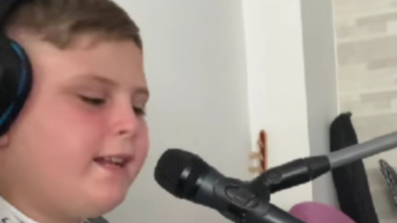 'Seninle mezara ben' dedi...Herkesin konuştuğu Fevzi Kaan , Sefo konserinde!